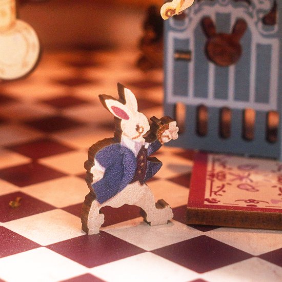 Book Nook Alice au Pays des Merveilles en bois lumineux